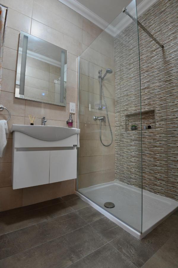A Bed Of Roses Apartment มาร์ซาลฟอร์น ภายนอก รูปภาพ