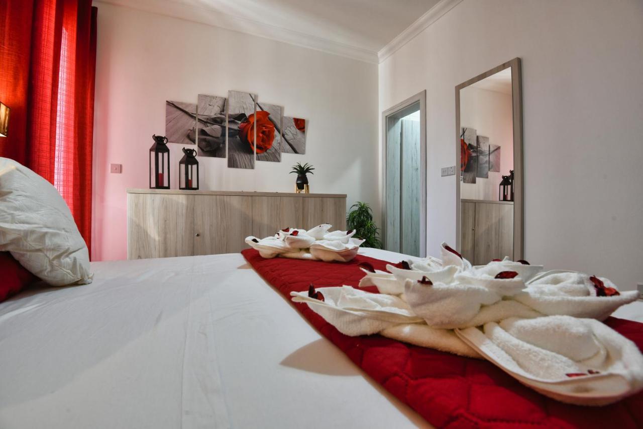 A Bed Of Roses Apartment มาร์ซาลฟอร์น ภายนอก รูปภาพ